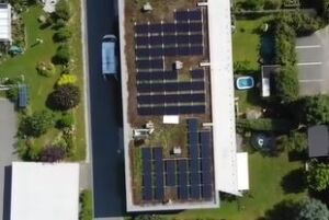 Extensiv begrüntes Flachdach mit Phtovoltaik